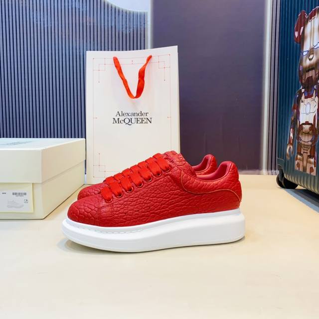 Alexander Mcqueen 情侣款 P: 女款少10 Size： 女35-40男39-45 女40.男45 订做 Alexander Mcqueen太阳